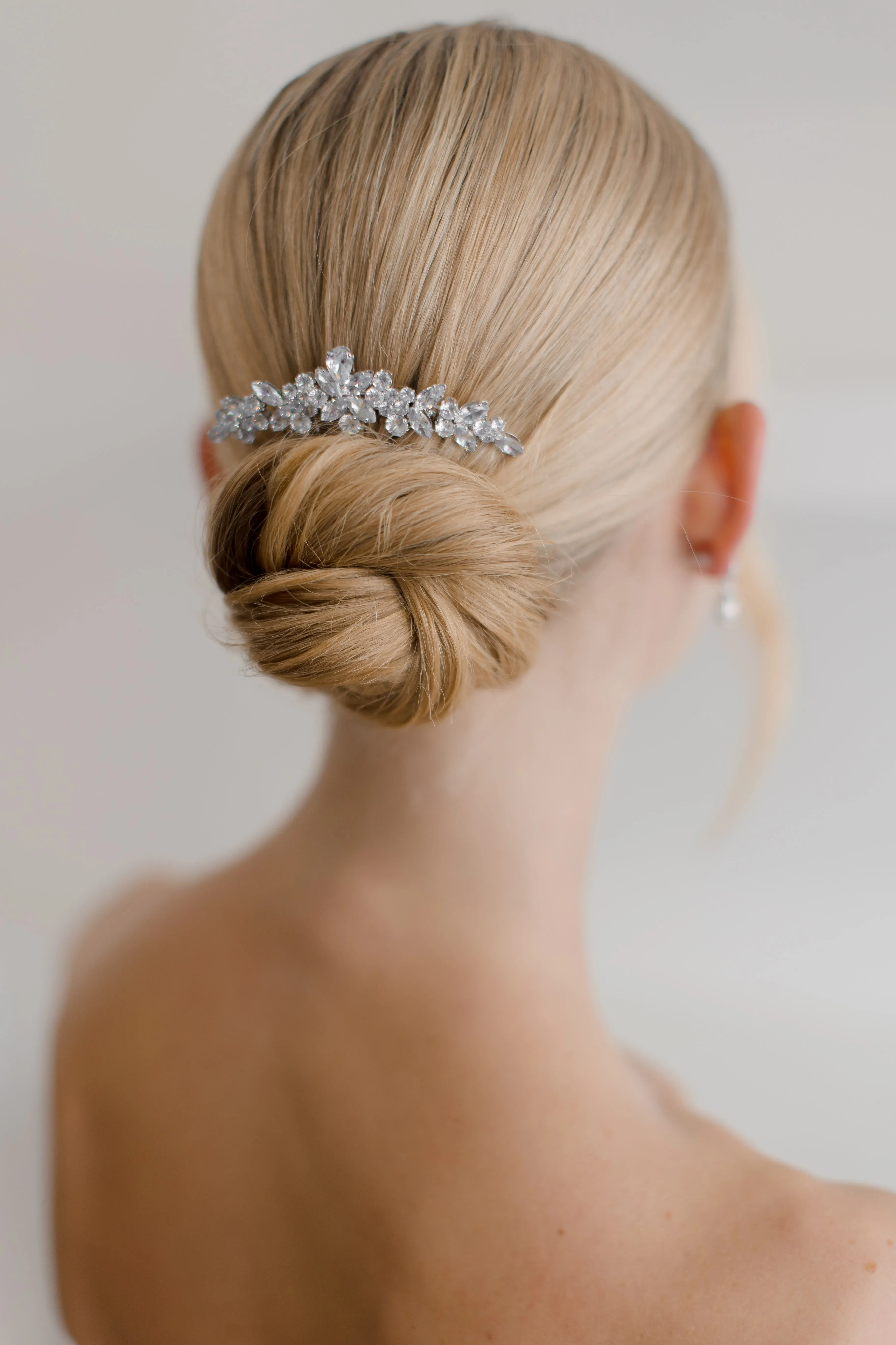 Saphira - Elegant Sparkling Crystal Bridal Comb